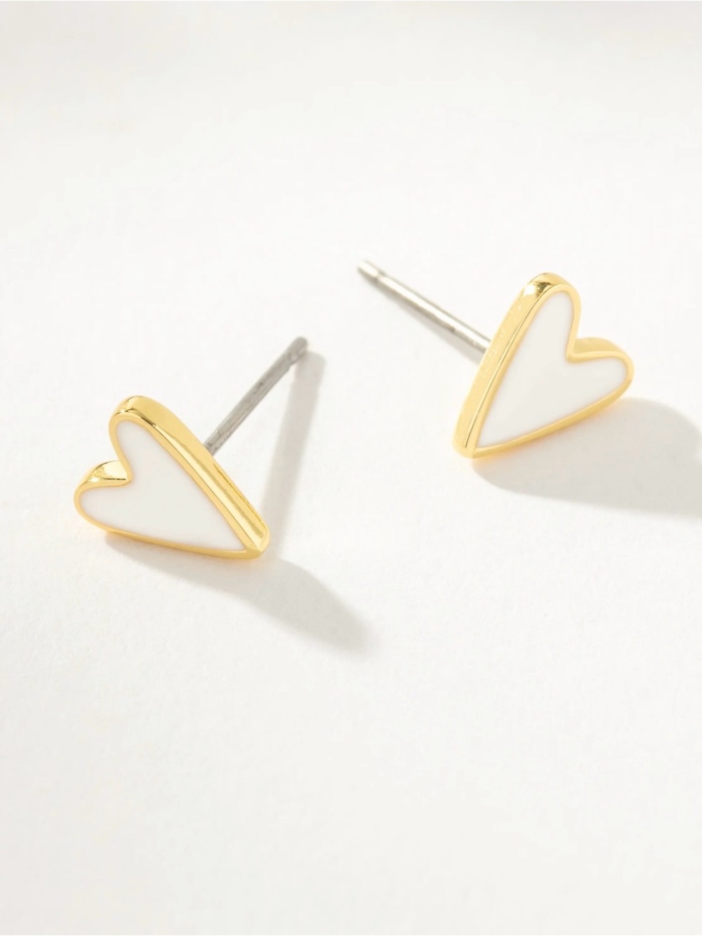 Uncommon James White Heart Studs. NWT. - Picture 1 of 3